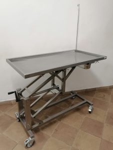 Why Customization Matters: The DUETMETAL Approach to Veterinary Tables